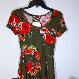 No Boundaries Dress, Women's Medium, Earth Green with Red Floral Pattern.